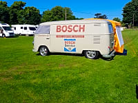 Parcel·la de gespa sense electricitat per a caravanes