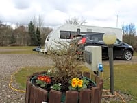 Piazzola roulotte/camper su ghiaia con elettricità