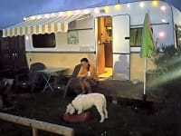 Yellow campingvogn på pladsen 1 soveværelse