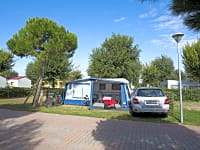 Piazzola Yellow su erba completamente attrezzata