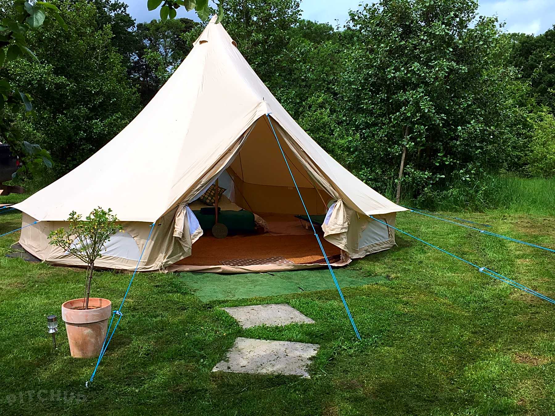 Вуди вилладж подмосковье. Зимний глэмпинг подмосковье. Глэмпинг риверсайд. Вуди вилладж подмосковье. Глэмпинг moon glamp архыз.