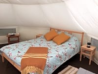 The double beds are dressed with a cosy woollen blanket for your comfort. The double beds are dressed with a cosy woollen blanket for your comfort.