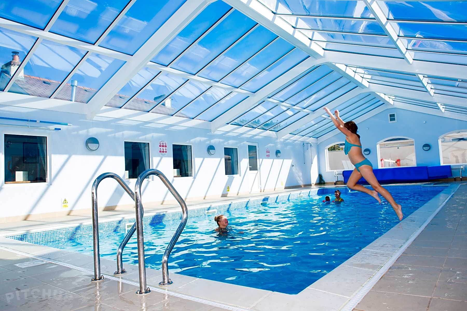 Campsites with indoor swimming pools in Pontarddulais, Carmarthenshire