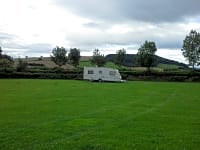Op gras staplaats , met elektriciteit
