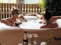 Private outdoor Jacuzzi included Private outdoor Jacuzzi included