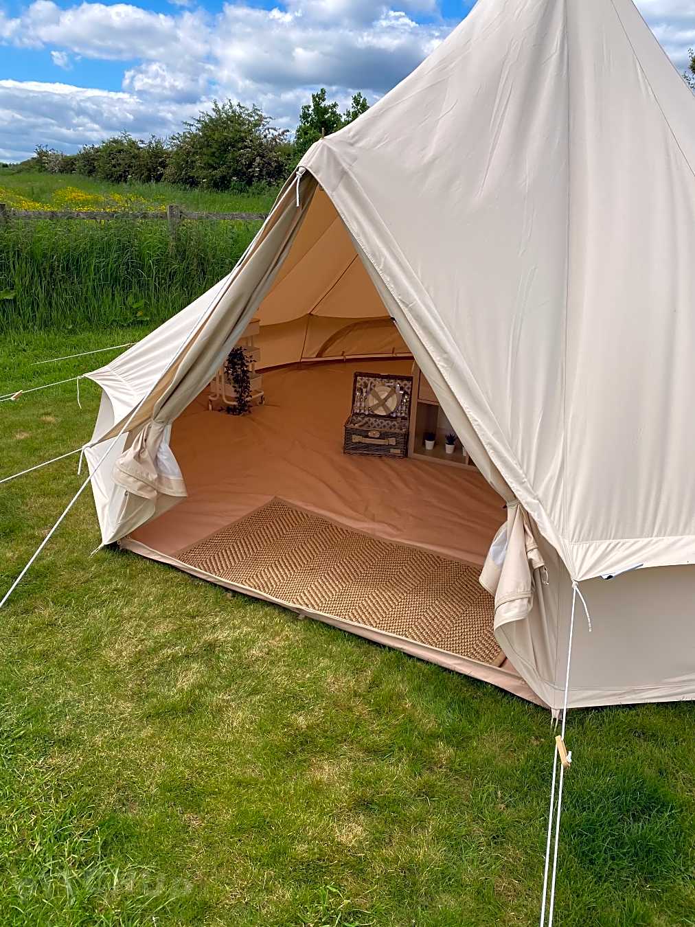 Book Yurt Tipi Bell Tent And Dome Sites In Pickering North Yorkshire Pitchup