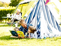 Parcel·la de gespa sense electricitat per a tenda de campanya o autocaravana Upper Meadow