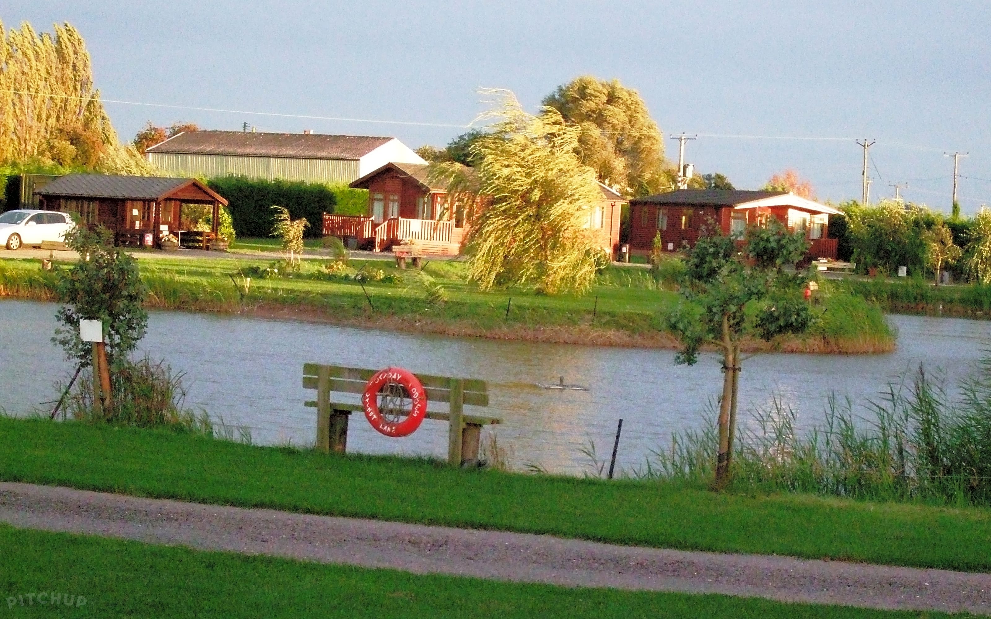 Walnut Lake Lodges and Camping, Boston Pitchup®