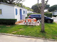 Holiday home with car parking and garden furniture Holiday home with car parking and garden furniture