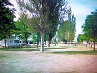 Parcela de césped con electricidad opcional para autocaravana