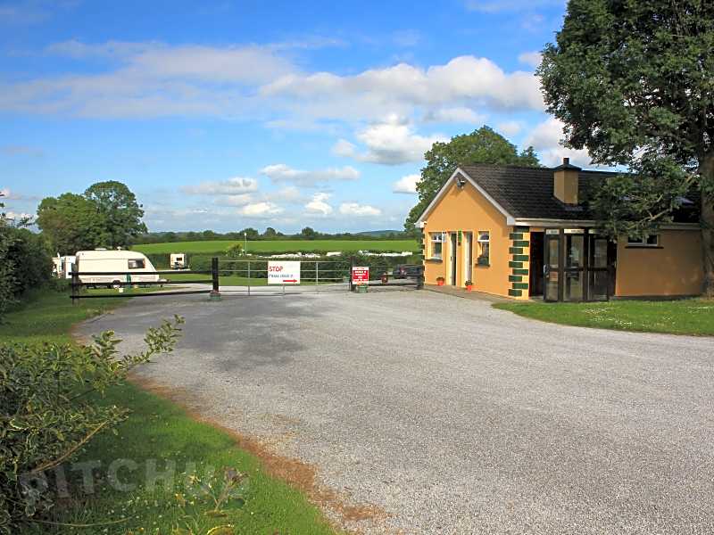 Quiet orchard site on the Wild Atlantic Way, 300 metres from beach A five-minute drive from Doonbeg and utes from Kilrush Rented bikes can be Camping pods | Best Campsites in Republic of Ireland 2020