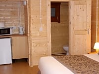 The deluxe cabin has an ensuite toilet with wash basin The deluxe cabin has an ensuite toilet with wash basin