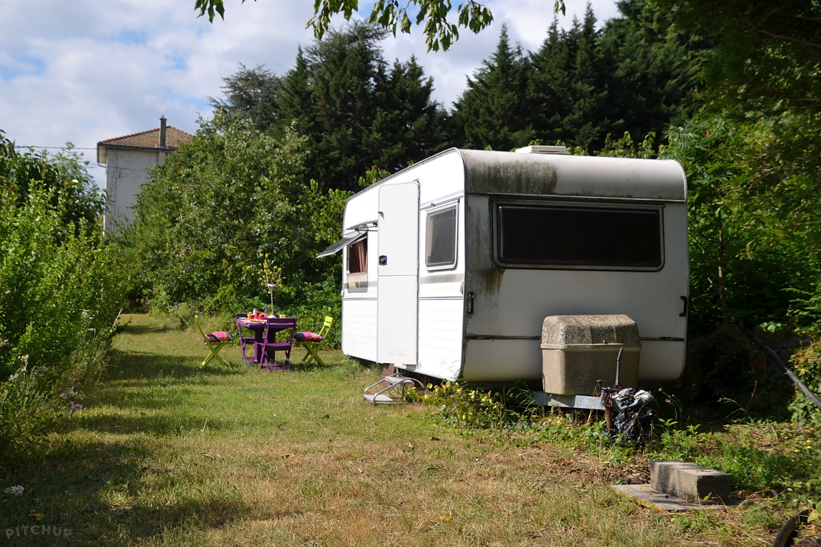 Aire Naturelle De Camping La Ferme Aux Cerisiers Aire Naturelle De Camping La Ferme Aux CerisiersMaclas, Loire - Pitchup®