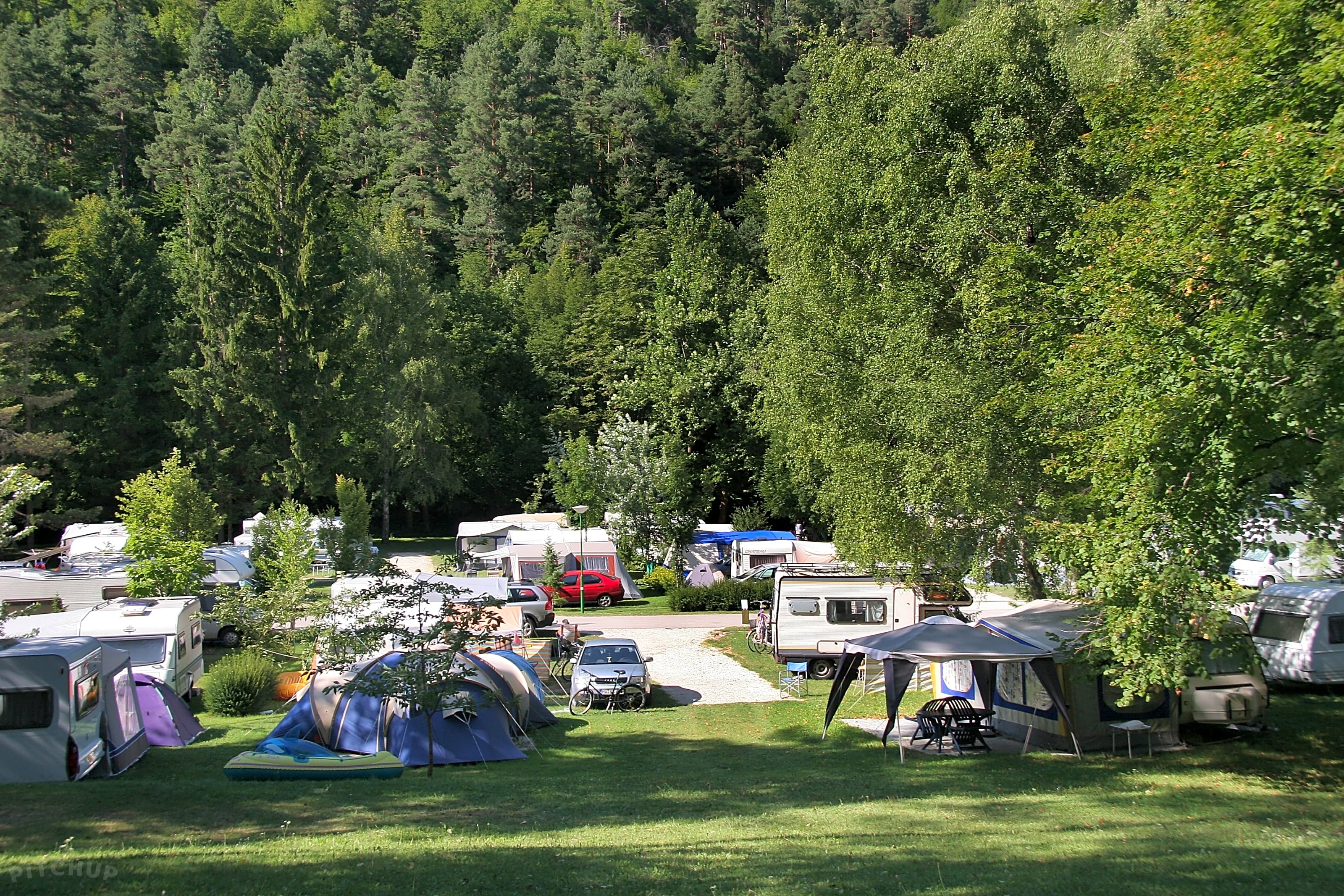 Недорогой кемпинг. Палаточный лагерь Висимские Поляны. Эко-кемпинг «корен Словения. Палаточный кемпинг Совата Румыния. Палаточный лагерь красная Поляна Camp 2050.