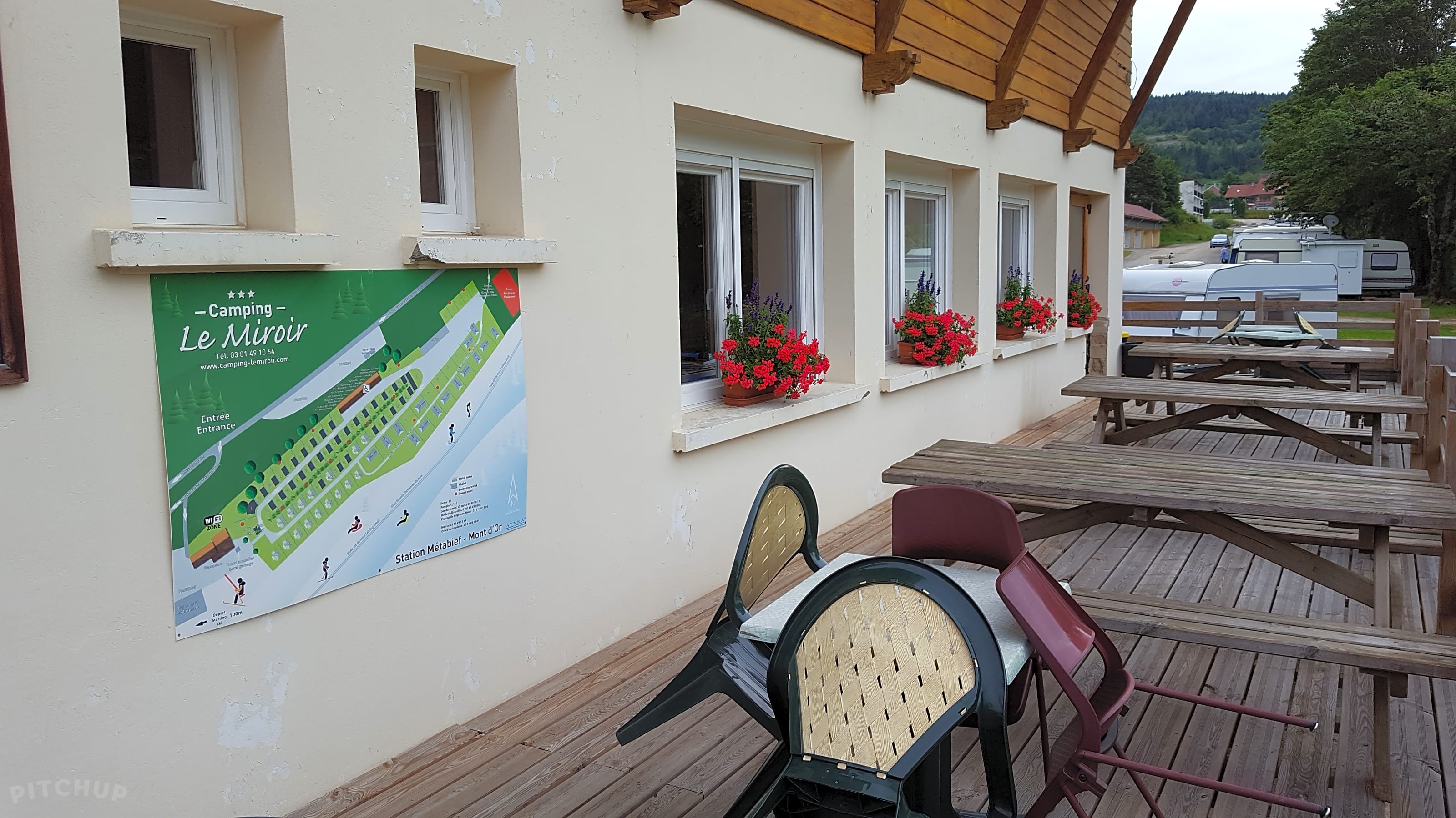 Camping Le Miroir Les Hopitaux Neufs Pitchup