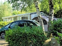 Piazzola tenda, carrello tenda o roulotte su erba con elettricità facoltativa