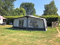 Parcel·la de gespa sense electricitat per a tenda de campanya (8 places)