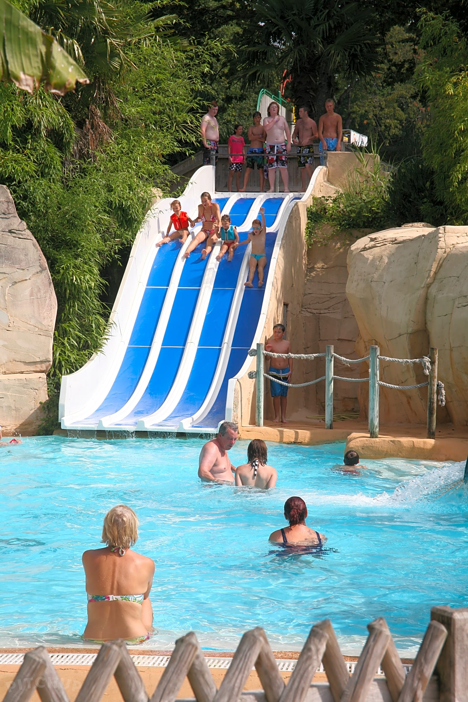 Safari Tent Holidays At Domaine Des Ormes Dol De Bretagne Pitchup