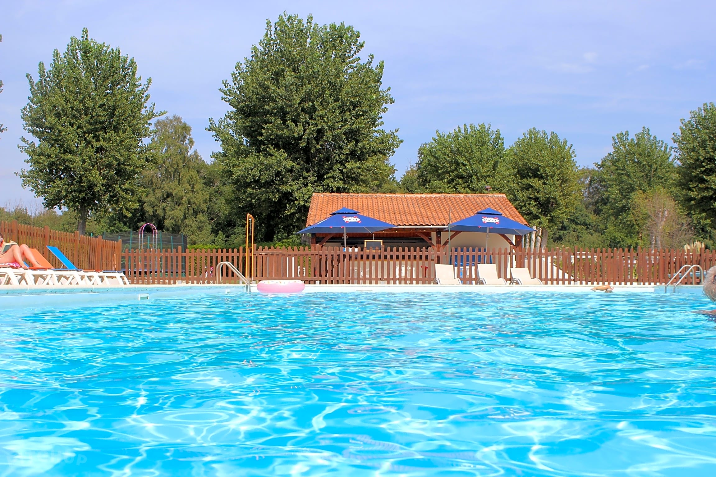 Camping L'Étang Bleu, VieuxMareuil Tarifs 2021 Pitchup®