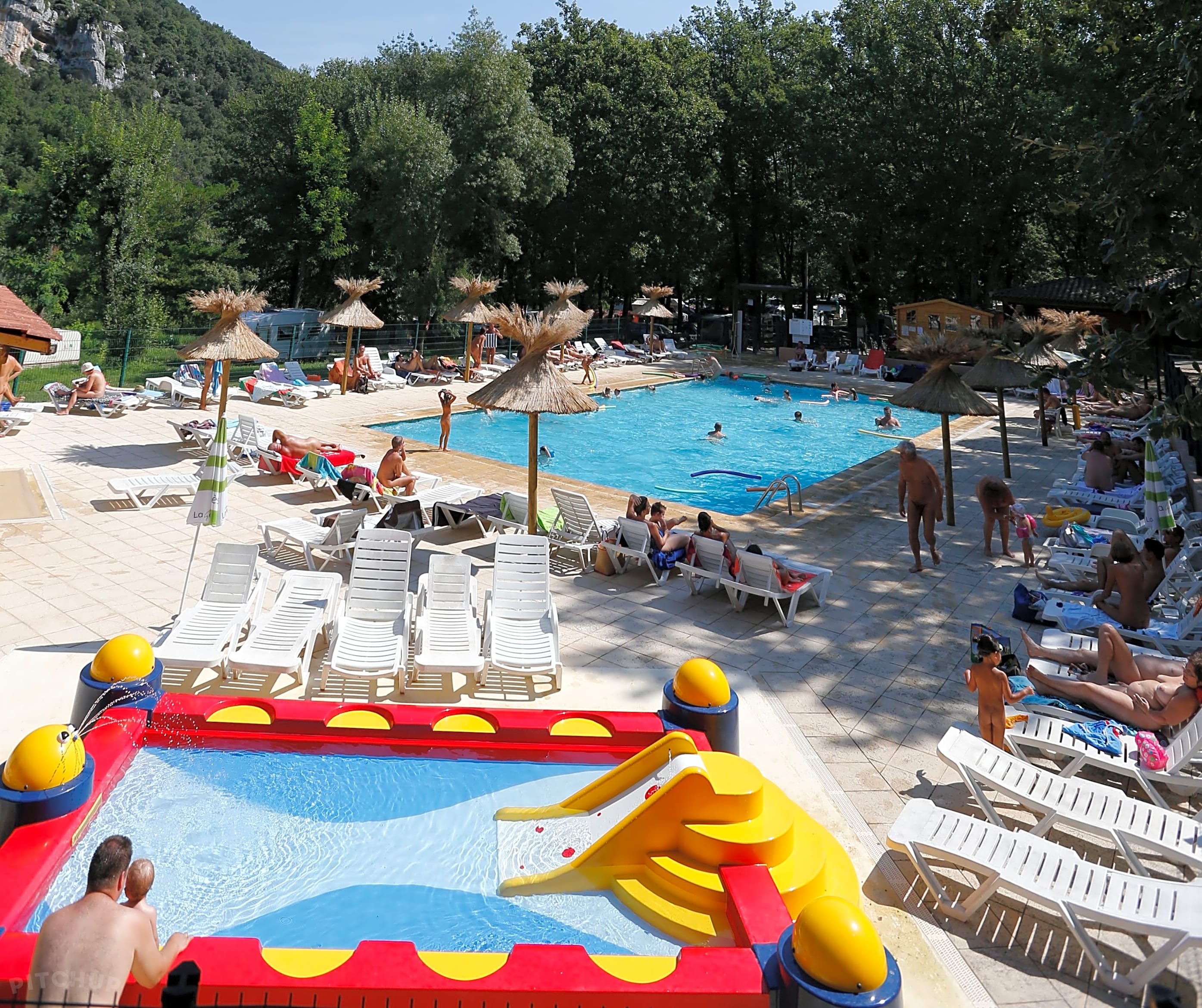 Camping Naturiste La Genèse Méjannes Le Clap Pitchup