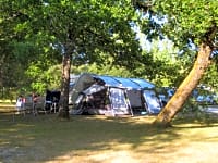 Emplacement sur herbe avec électricité optionnelle