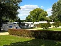 Piazzola su erba e terra con elettricità facoltativa (accesso disabili)
