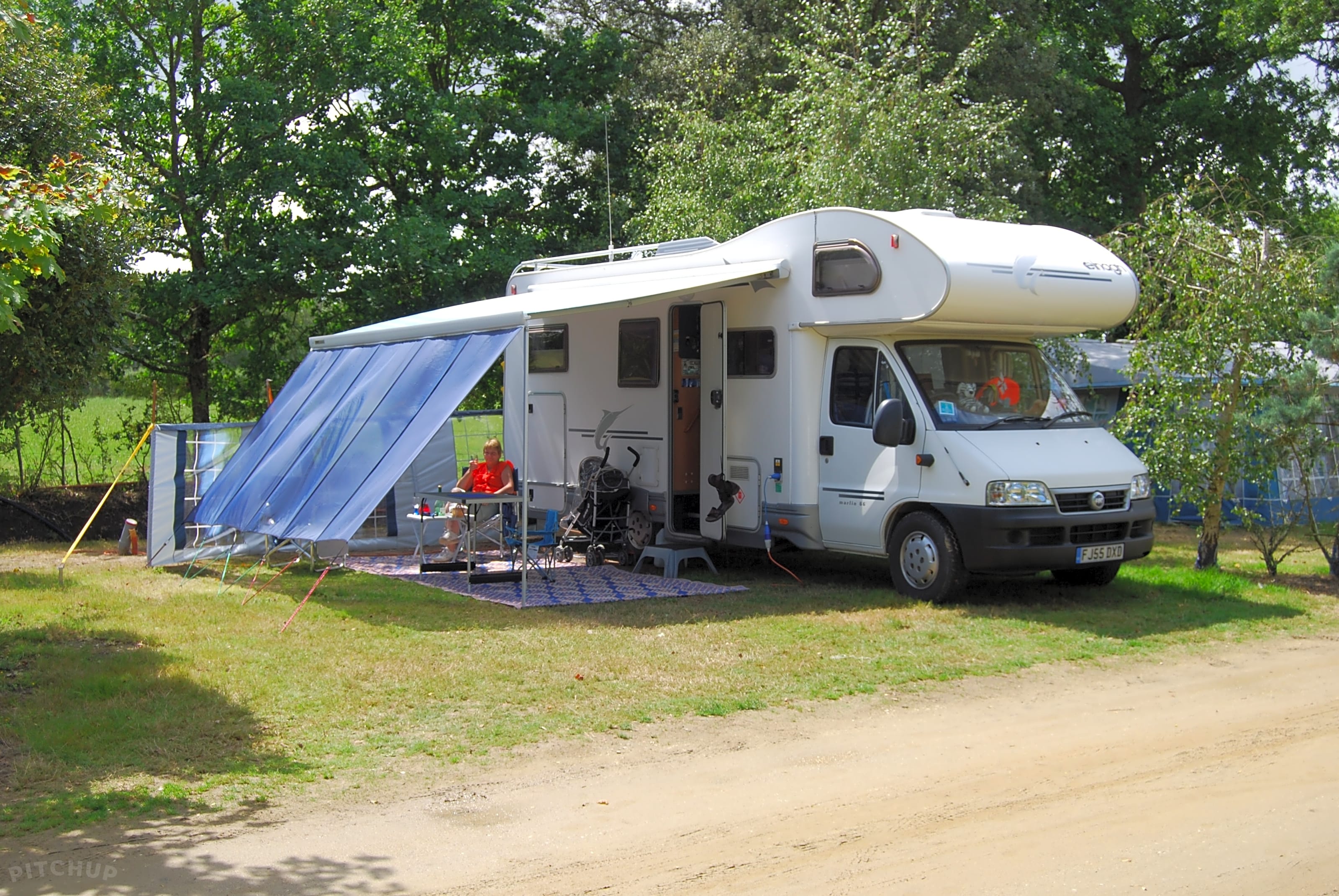 Camping rus. Автокемпинг на Ниве. Дракенбург кемпинг. Автокемпинг караванинг. Автомобиль для кемпинга.