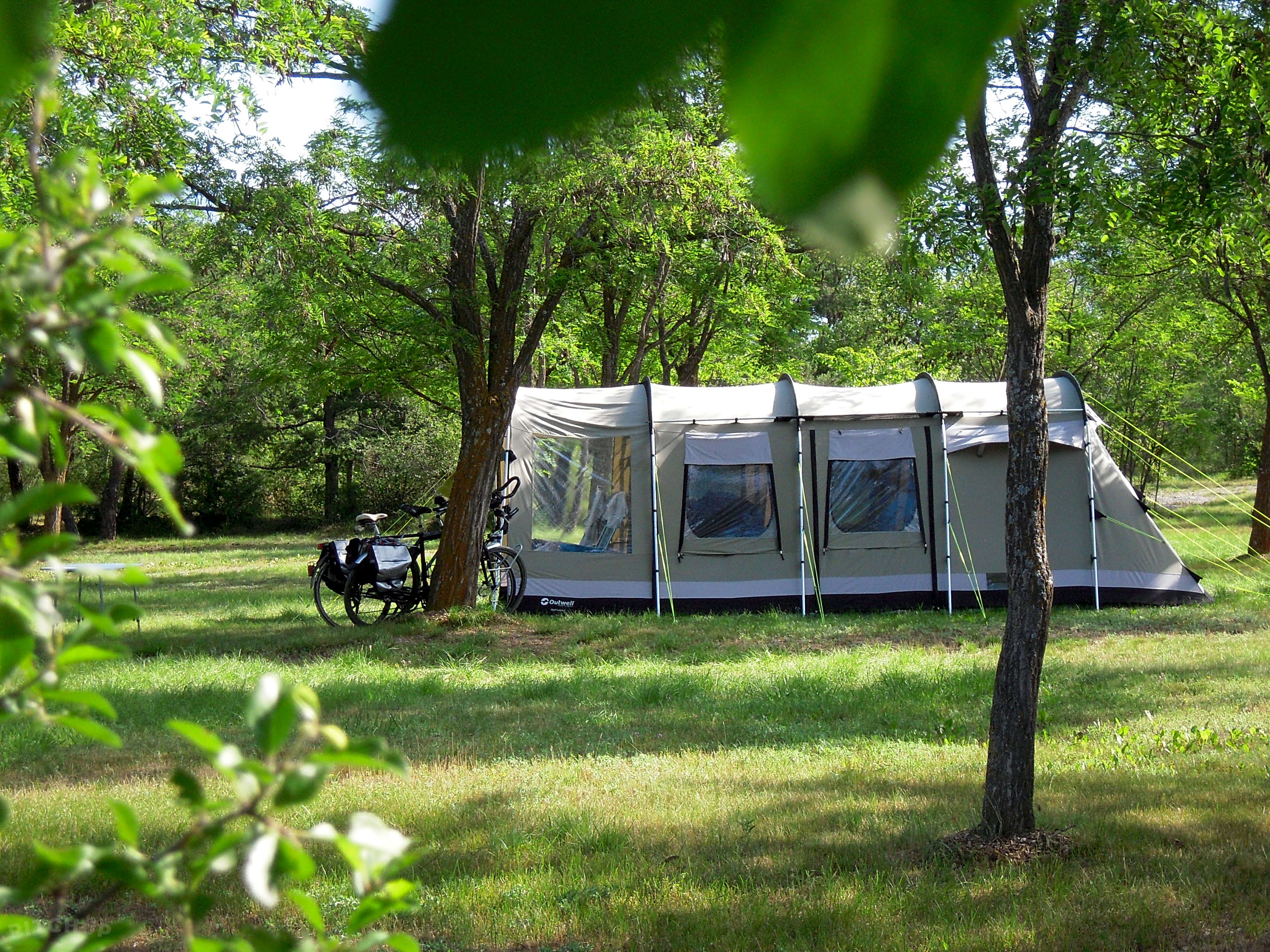Camping Le Petit Liou, Baratier - Pitchup®