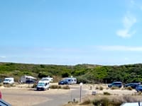 Parcel·la de terra dur amb electricitat per a caravanes