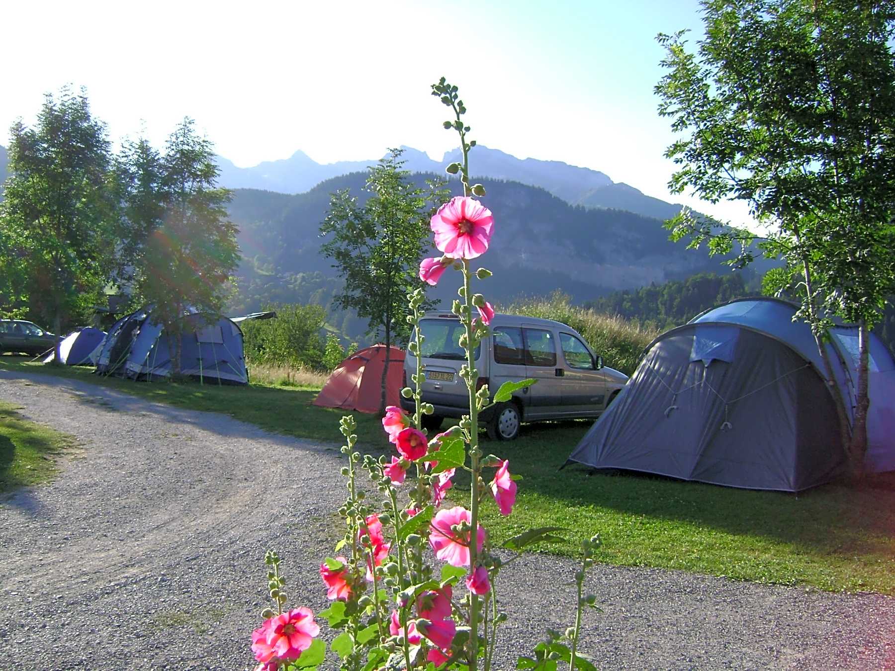 Trouvez Des Sites De Camping Abordables Pour Tentes Annecy Haute Savoie Pitchup