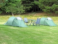 Parcel·la de gespa sense electricitat per a tenda de campanya