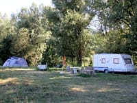 Участок с травянистым покрытием с электричеством по запросу
