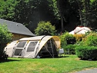 Parcel·la de gespa amb electricitat opcional per a tenda de campanya, per a remolc tenda o per a caravana