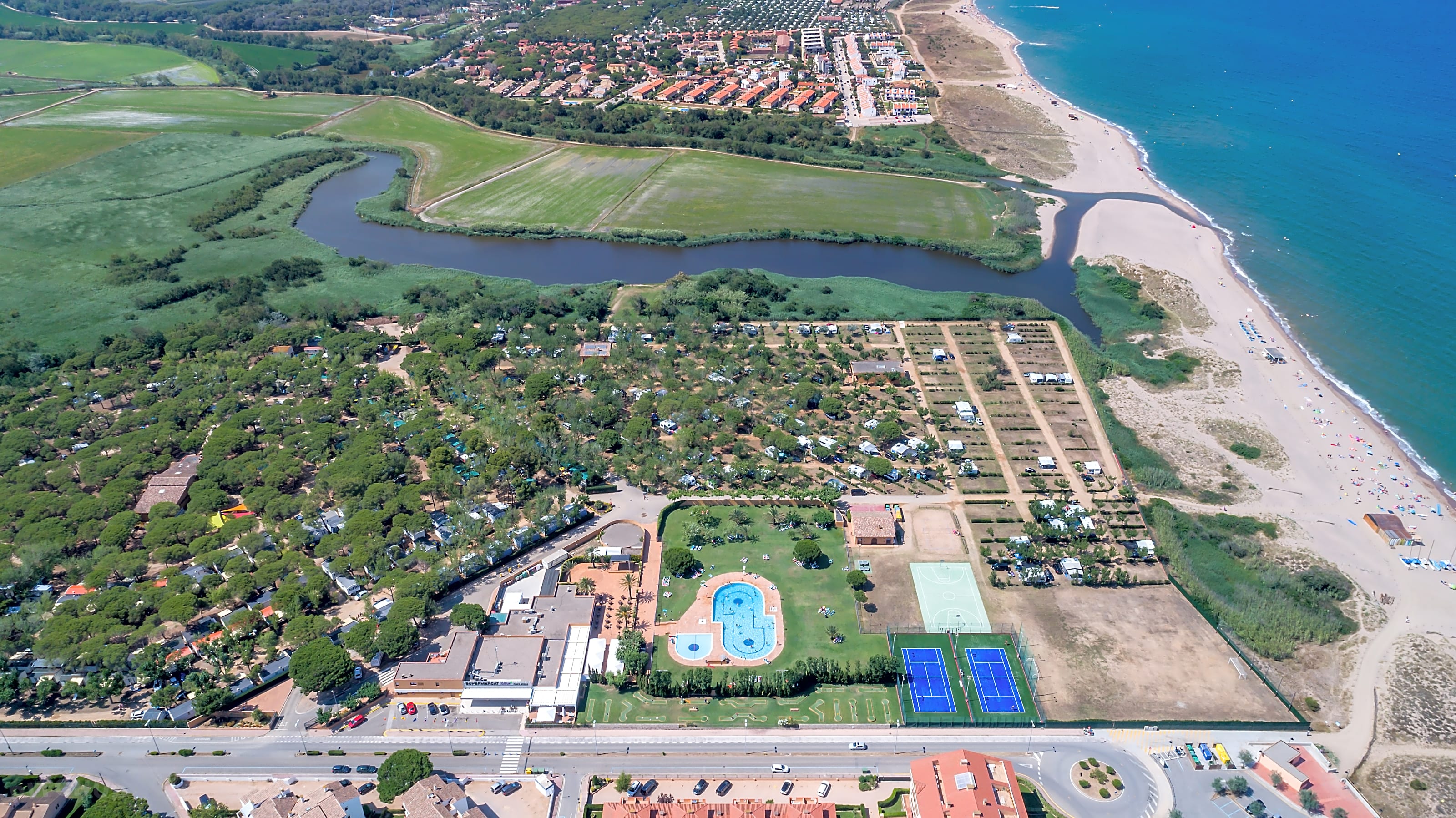 Camping shop playa brava