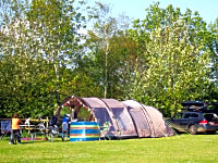 Parcel·la de gespa sense electricitat per a tenda de campanya o per a remolc tenda
