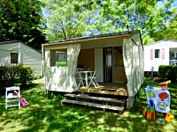 Comes with a covered terrace Comes with a covered terrace