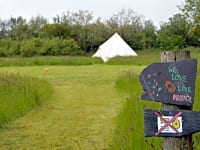 Emplacement pour tente ou pour caravane pliante sur herbe sans électricité