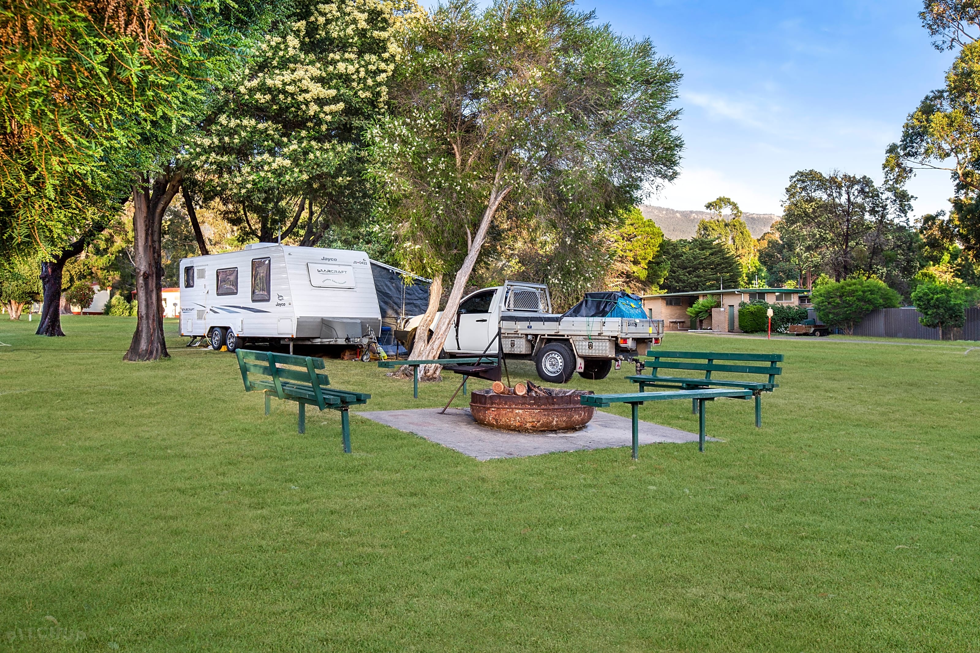 Halls gap store caravan park