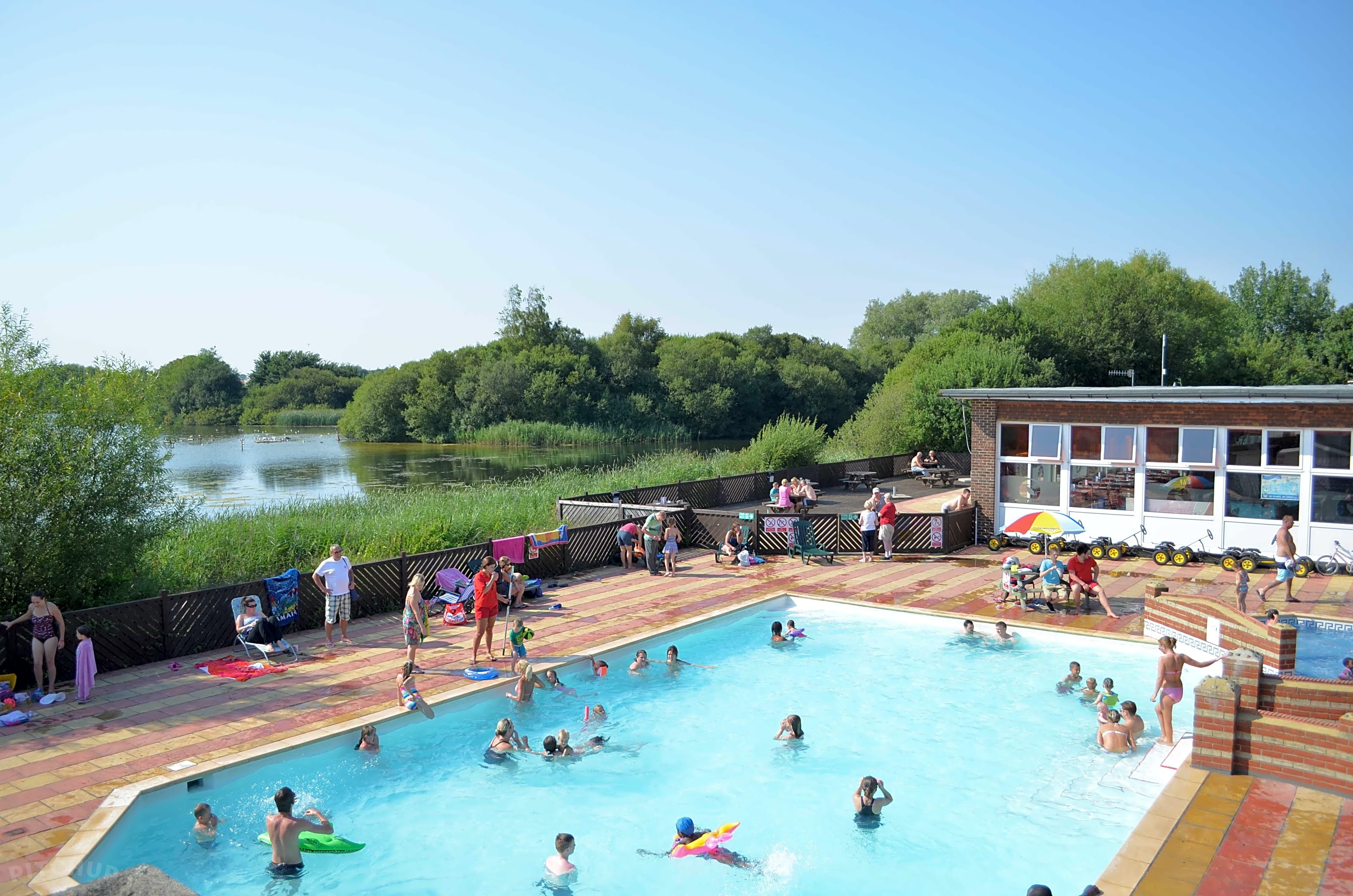 Chichester Lakeside Holiday Park, Chichester Pitchup®