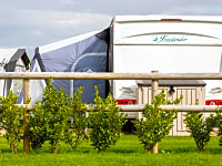 Parcel·la de gespa amb electricitat
