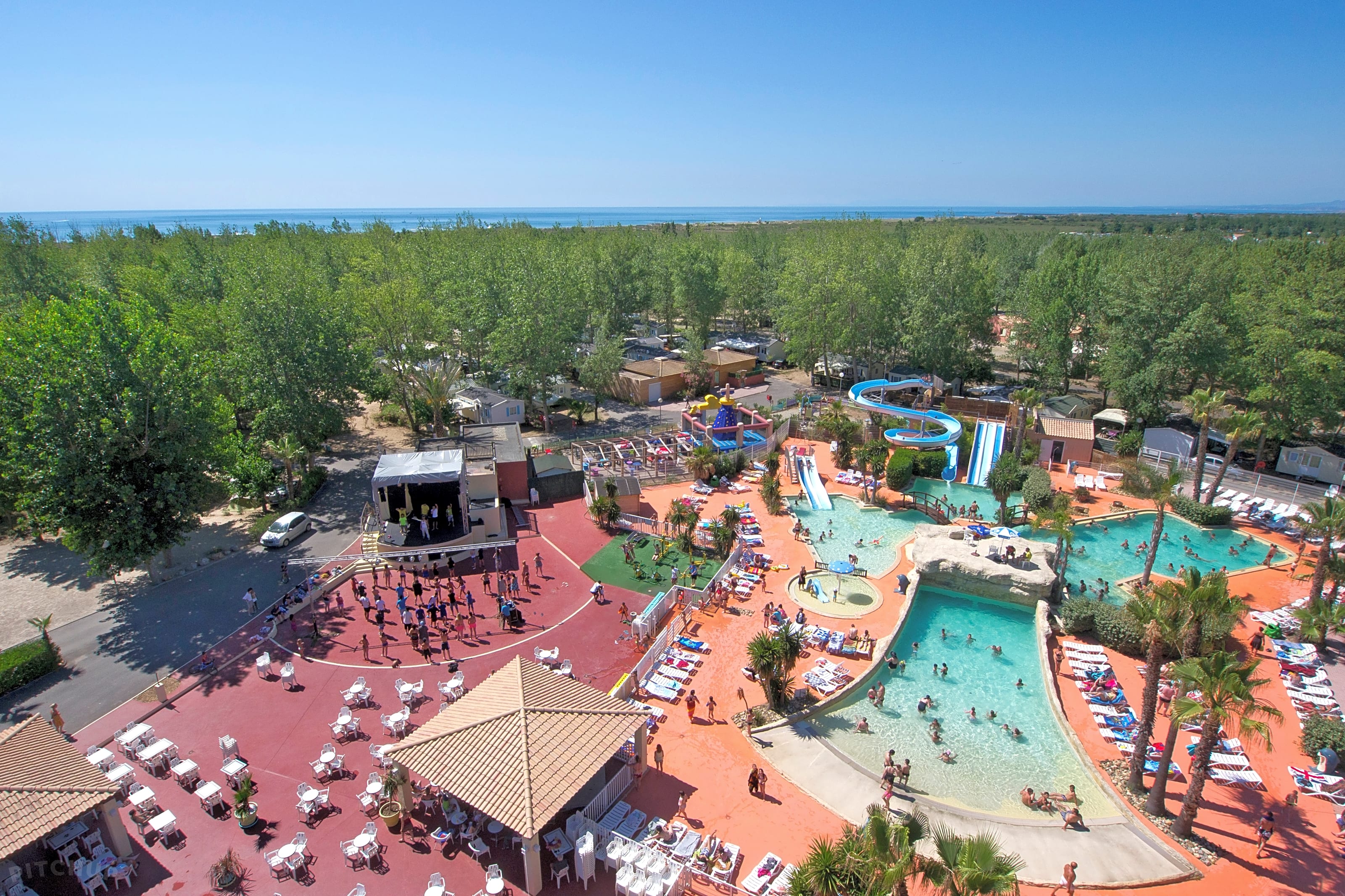 Camping Les Vagues Vendres Plage Pitchup