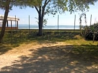 Parcela na mieszanym podłożu z podłączeniem do prądu (widok na morze)