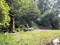 Parcel·la de gespa i terra dur amb aigua, llum i desguàs