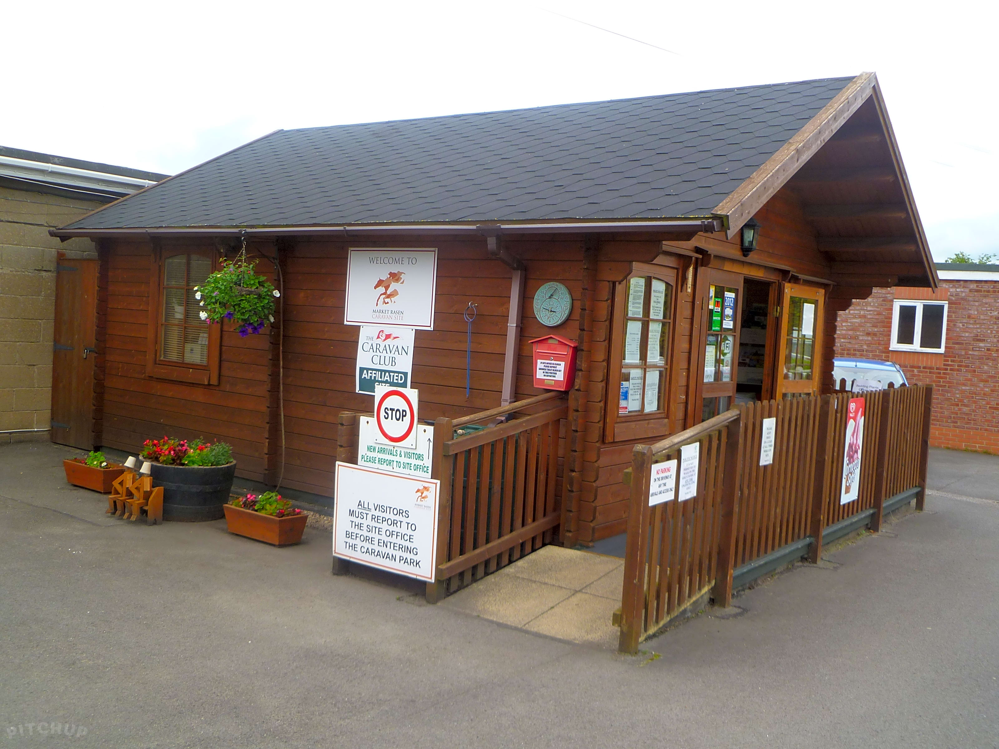 Market Rasen Racecourse Camp Site, Market Rasen Pitchup®