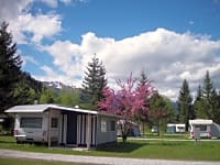 Piazzola su terreno battuto e erba completamente attrezzata