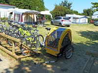 Parcel·la de gespa i terra dur amb electricitat opcional per a tenda de campanya, per a remolc tenda o per a caravana