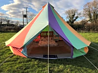Clothed tenda em forma de sino