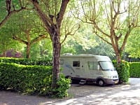 Piazzola camper su erba con elettricità facoltativa