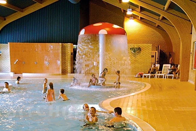 hoburne swimming pool opening times