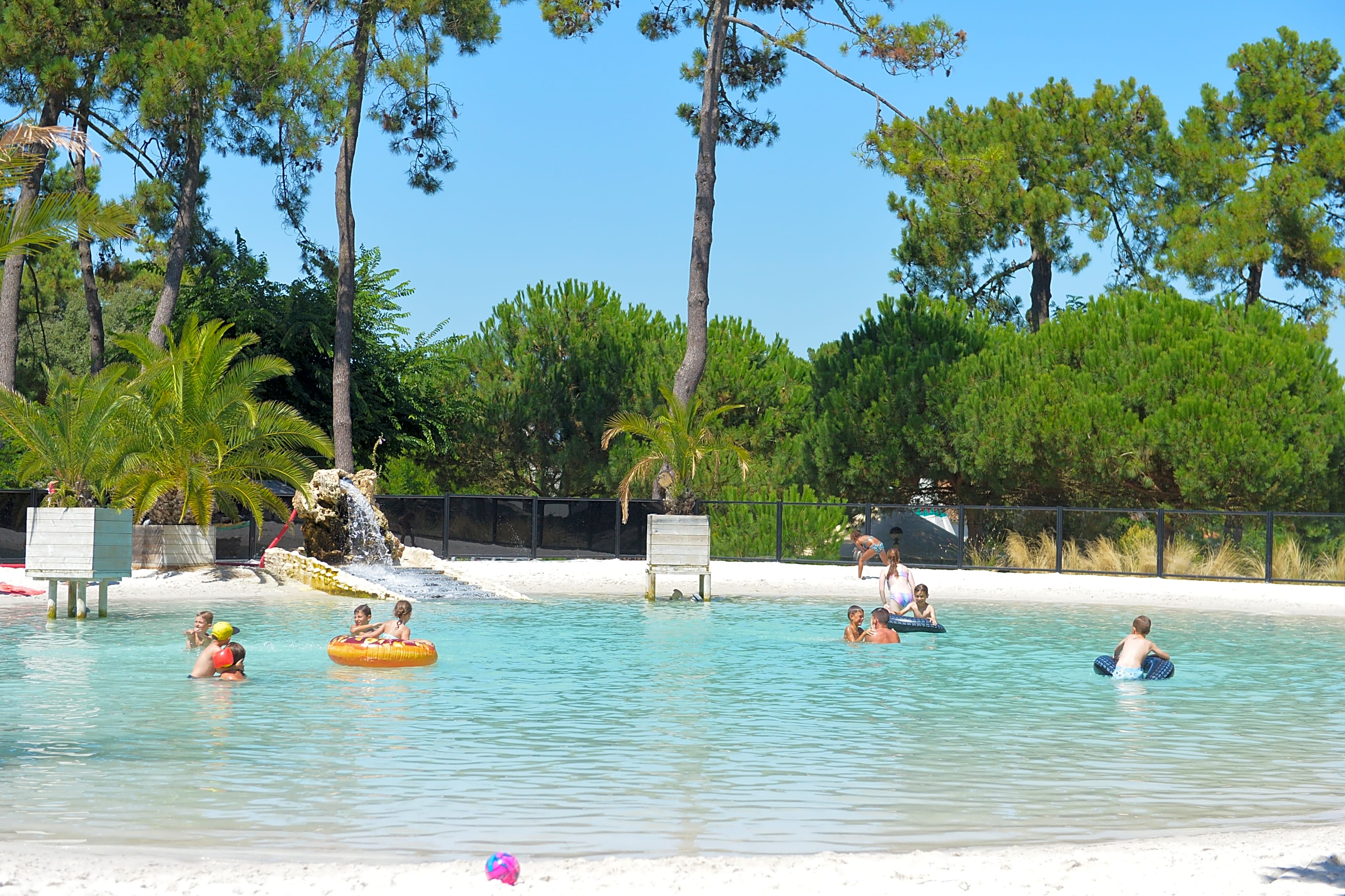 Camping Les Pins Cap D Agde Camping Les Pins, Le Grand-Village-Plage - Tarifs 2021 - Pitchup®